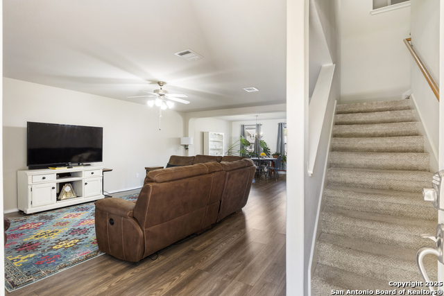 Listing photo id 3 for 938 Magnolia