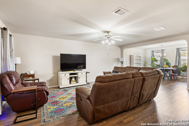 Listing photo id 4 for 938 Magnolia