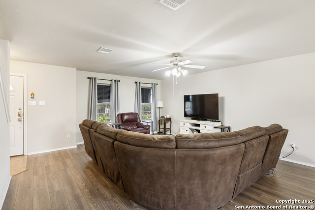 Listing photo id 5 for 938 Magnolia
