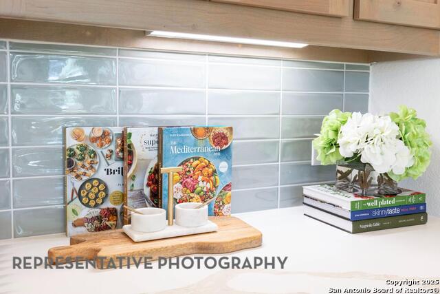 Listing photo id 6 for 288 White Oak