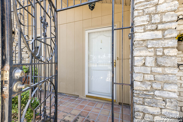 Image 4 of 33 For 4254 Clear Spring Dr