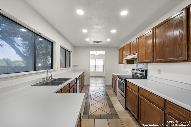 Image 20 of 47 For 9711 Diamond Cliff Dr