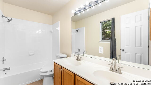 Listing photo id 10 for 10407 Coyote Hill