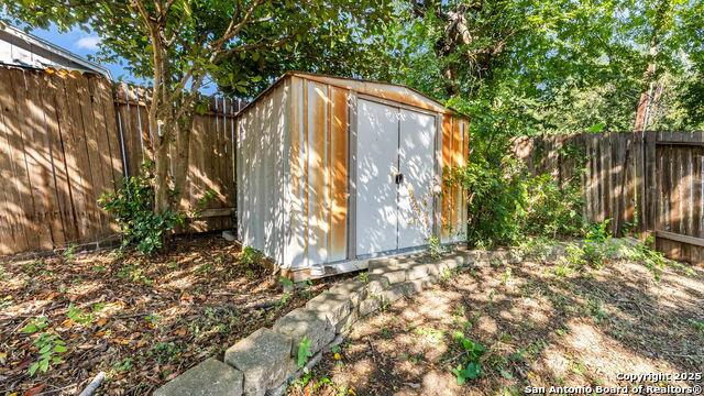 Listing photo id 17 for 10407 Coyote Hill