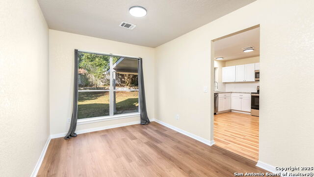 Listing photo id 3 for 10407 Coyote Hill