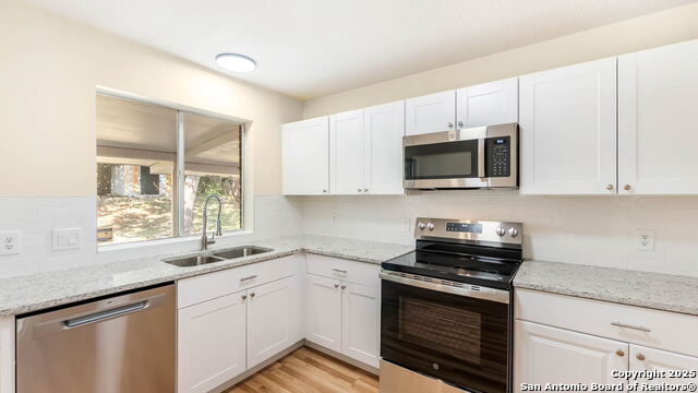 Listing photo id 6 for 10407 Coyote Hill