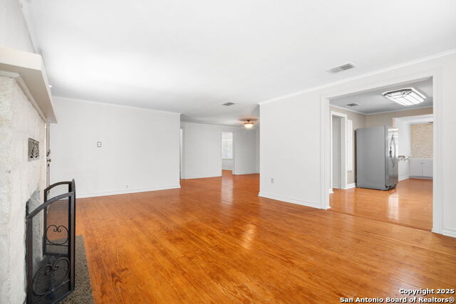 Image 2 of 15 For 225 North