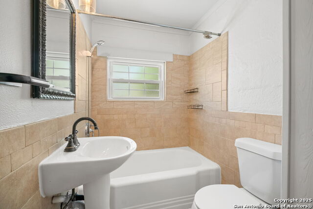 Image 8 of 15 For 225 North