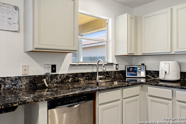 Image 11 of 34 For 272 Goliad Dr