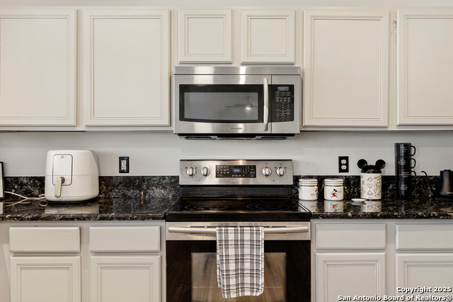 Image 12 of 34 For 272 Goliad Dr