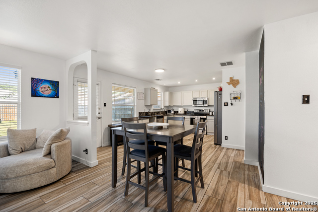 Image 14 of 34 For 272 Goliad Dr