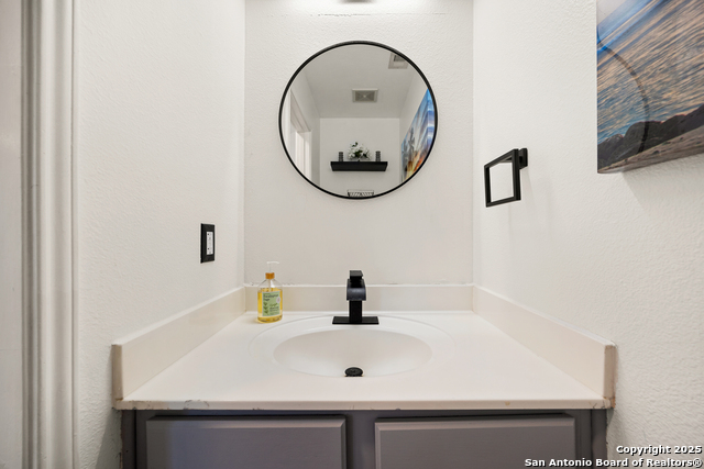 Image 17 of 34 For 272 Goliad Dr