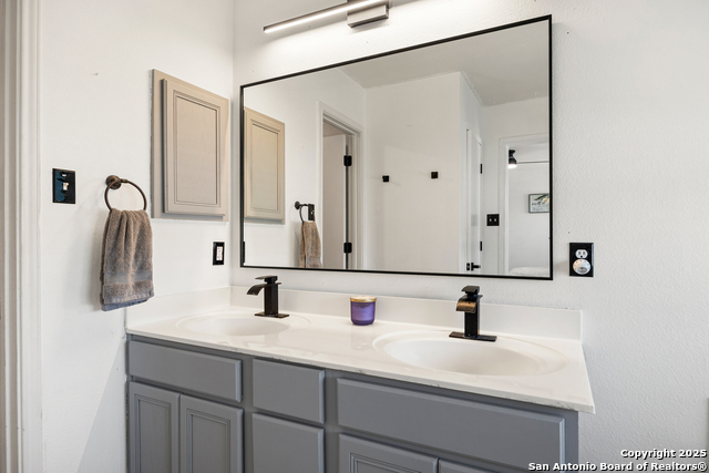 Image 28 of 34 For 272 Goliad Dr