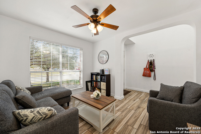 Image 6 of 34 For 272 Goliad Dr