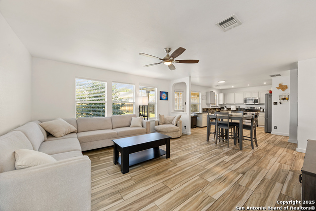 Image 8 of 34 For 272 Goliad Dr