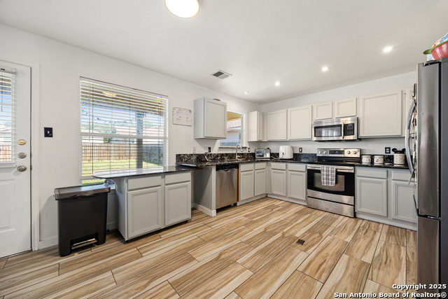 Image 9 of 34 For 272 Goliad Dr