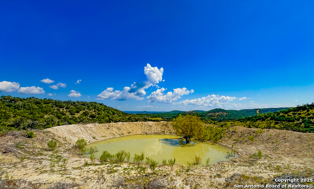 Listing photo id 0 for 380 Holiday Rd.