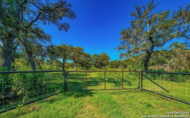 Listing photo id 2 for 380 Holiday Rd.