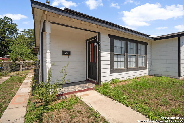 Image 2 of 23 For 243 Jewell St W