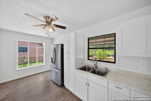 Image 5 of 23 For 243 Jewell St W