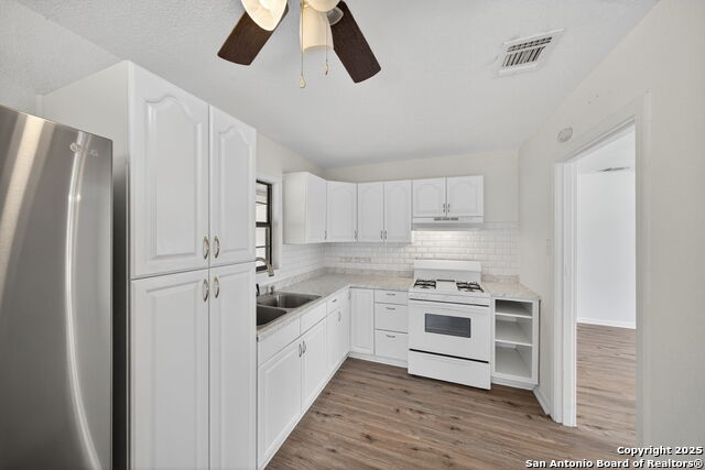 Image 6 of 23 For 243 Jewell St W