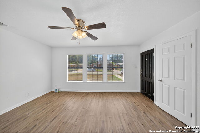 Image 9 of 23 For 243 Jewell St W