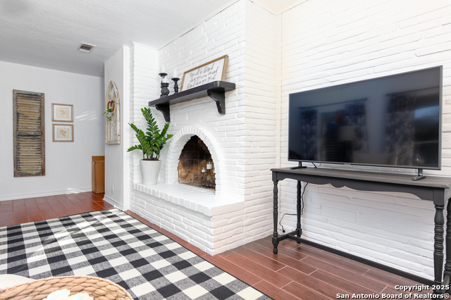 Image 23 of 42 For 504 Bandera E