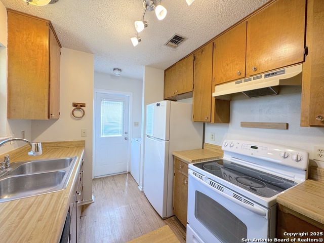 Image 17 of 36 For 776 Lookout  