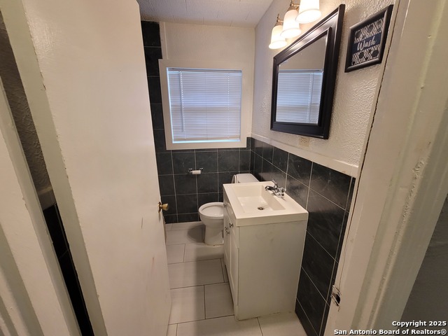 Listing photo id 8 for 327 Bexar Dr