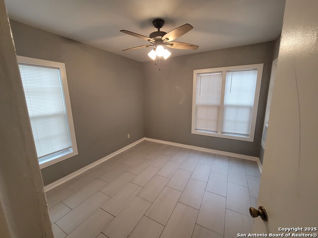 Listing photo id 9 for 327 Bexar Dr
