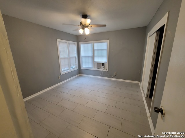 Listing photo id 11 for 327 Bexar Dr