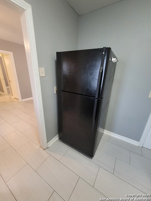 Listing photo id 3 for 327 Bexar Dr
