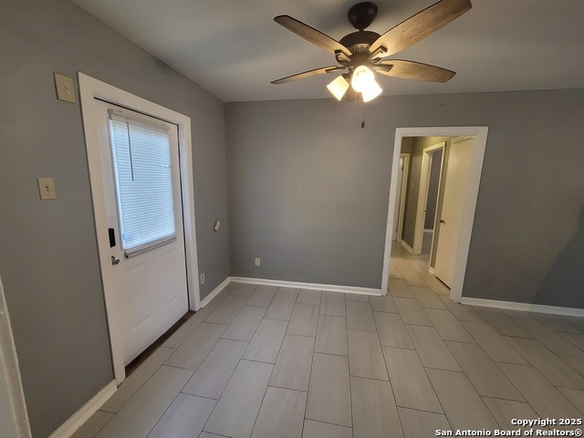 Listing photo id 6 for 327 Bexar Dr