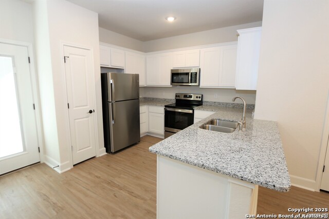 Image 5 of 32 For 10310 Lynwood Village