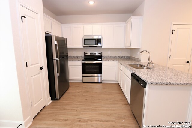 Image 6 of 32 For 10310 Lynwood Village