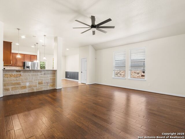 Image 26 of 32 For 22611 Carriage Bush