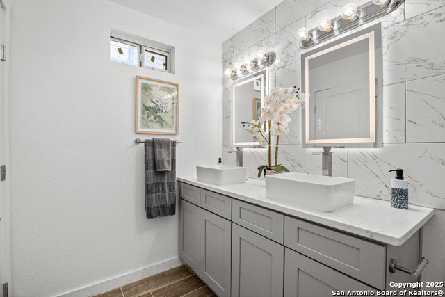 Image 19 of 27 For 1851 Dawson