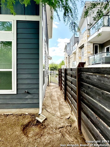 Image 18 of 20 For 7202 Crandower