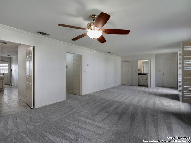 Listing photo id 11 for 2611 Eisenhauer Rd  901