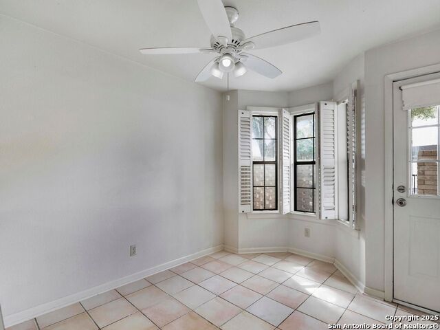 Listing photo id 15 for 2611 Eisenhauer Rd  901