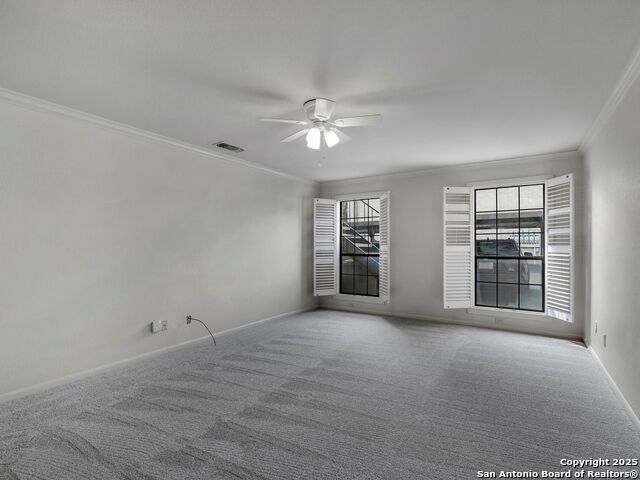 Listing photo id 23 for 2611 Eisenhauer Rd  901
