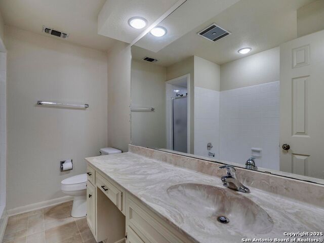 Listing photo id 24 for 2611 Eisenhauer Rd  901