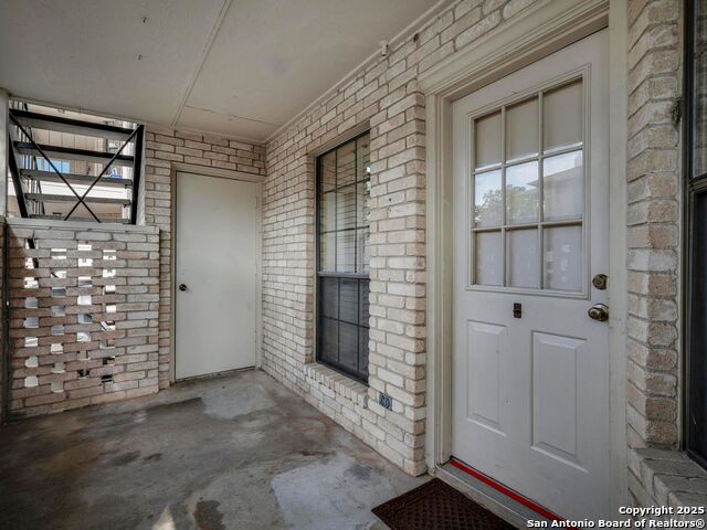 Listing photo id 26 for 2611 Eisenhauer Rd  901