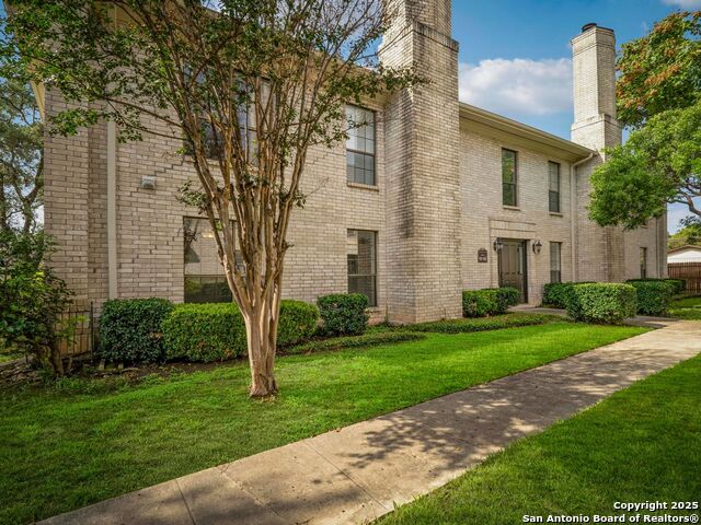 Listing photo id 1 for 2611 Eisenhauer Rd  901