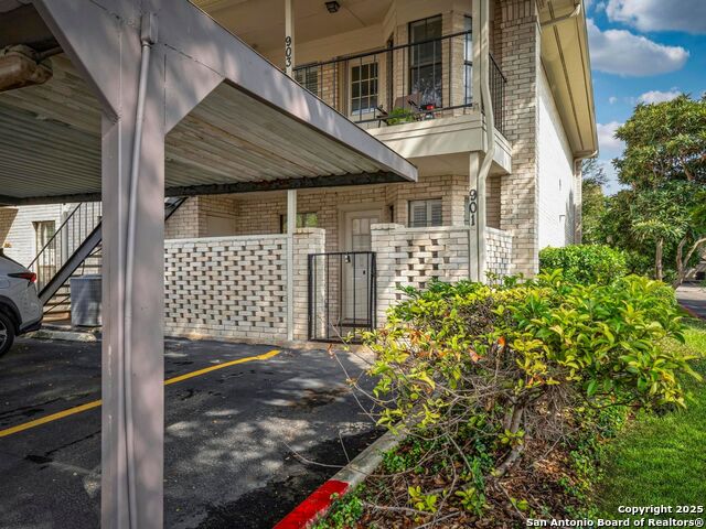 Listing photo id 28 for 2611 Eisenhauer Rd  901