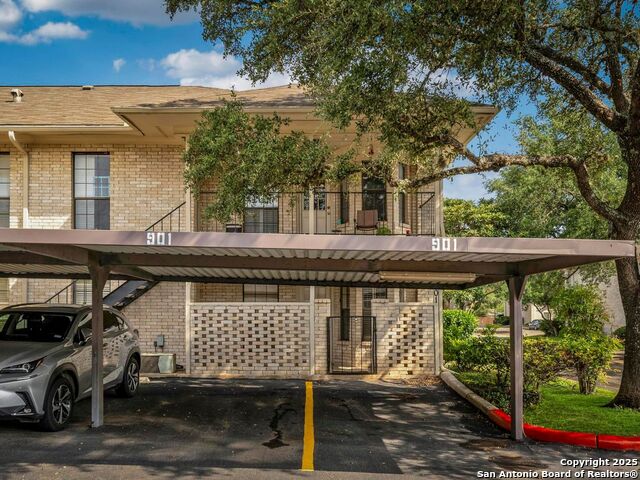 Listing photo id 29 for 2611 Eisenhauer Rd  901