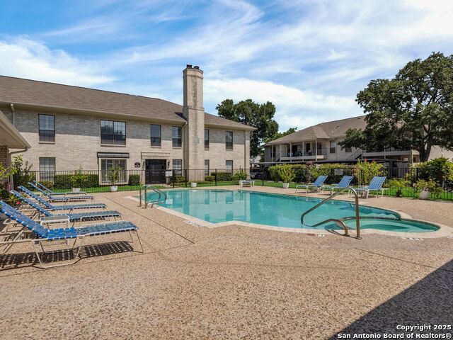 Listing photo id 32 for 2611 Eisenhauer Rd  901