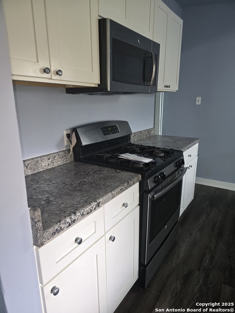Listing photo id 2 for 111 Grasmere