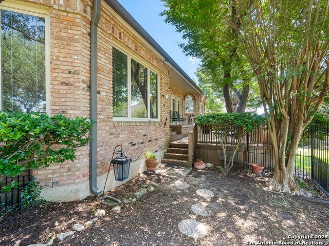 Image 37 of 47 For 115 Westcourt Lane