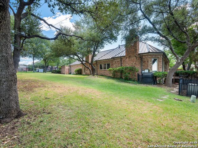 Image 5 of 47 For 115 Westcourt Lane